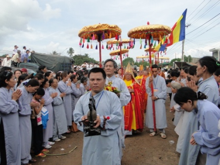 Phật Giáo Đak Lak Làm Lễ Khai Kinh Triệu Hồn Tại Cầu Sêrrepok