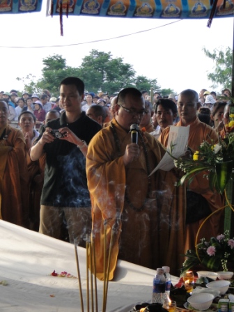 Phật Giáo Đak Lak Làm Lễ Khai Kinh Triệu Hồn Tại Cầu Sêrrepok