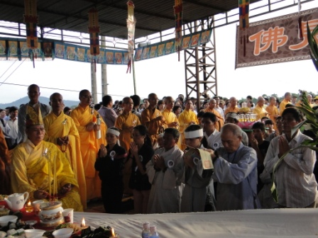 Phật Giáo Đak Lak Làm Lễ Khai Kinh Triệu Hồn Tại Cầu Sêrrepok