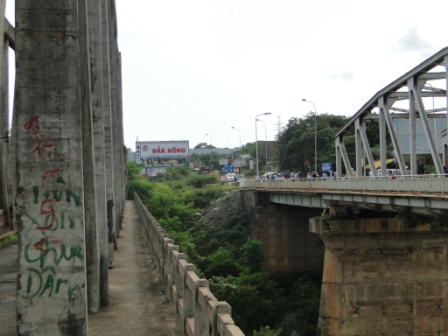 Phật Giáo Đak Lak Làm Lễ Khai Kinh Triệu Hồn Tại Cầu Sêrrepok