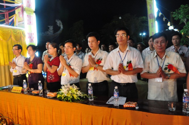 Hà Tĩnh: Hơn 10.000 người tham dự đêm hoa đăng mừng Phật đản
