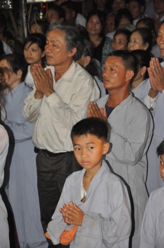 Hà Tĩnh: Hơn 10.000 người tham dự đêm hoa đăng mừng Phật đản