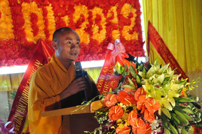 Hà Tĩnh: Hơn 10.000 người tham dự đêm hoa đăng mừng Phật đản