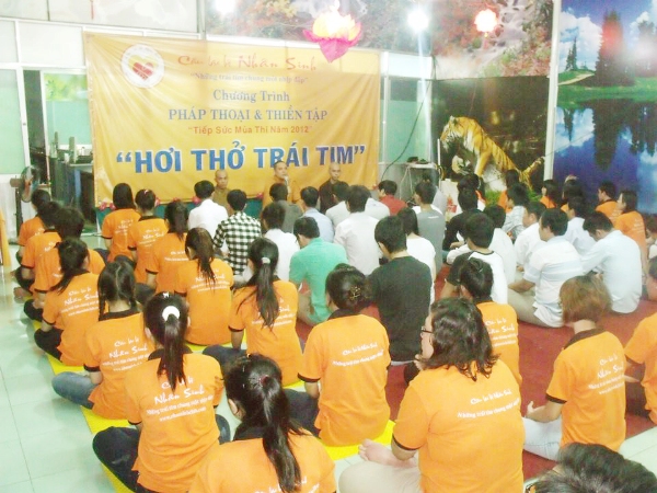 CLB Nhân Sinh tổ chức Thiền tập – Pháp thoại cho Thí sinh