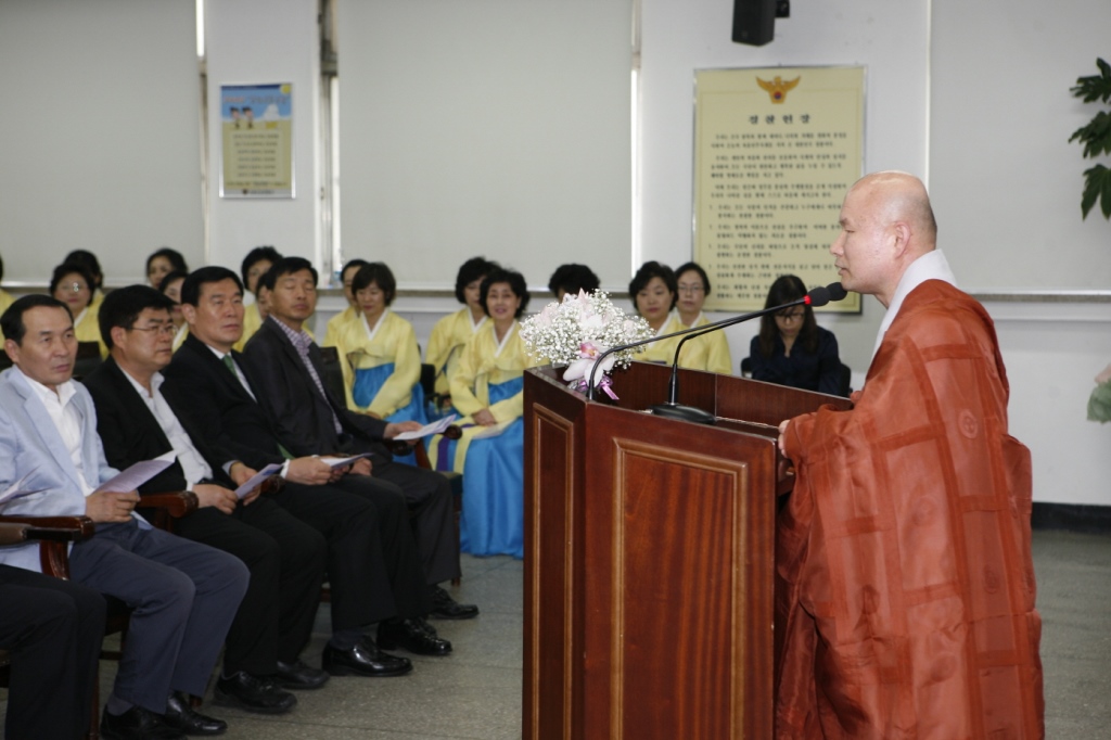 Hàn Quốc : Công An Quận Giang Nam (Gangnam - 江南) kính mừng Phật đản