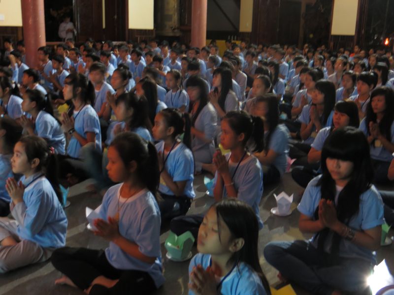 Khóa tu Thiện Tài Đồng Tử III: trầm lắng và cảm động đêm thắp nến tri ân