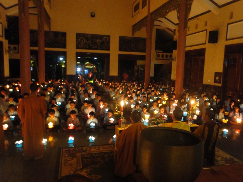Khóa tu Thiện Tài Đồng Tử III: trầm lắng và cảm động đêm thắp nến tri ân
