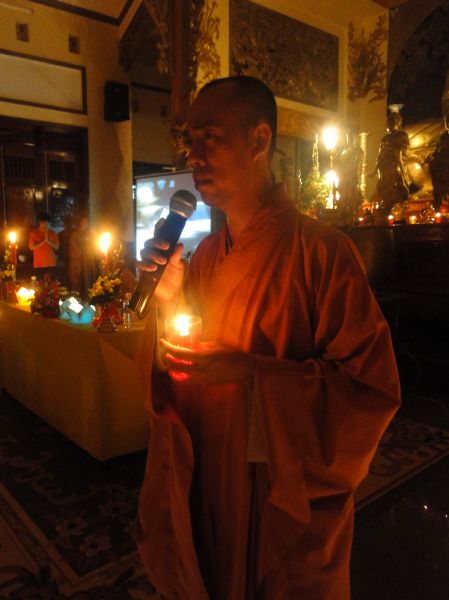 Khóa tu Thiện Tài Đồng Tử III: trầm lắng và cảm động đêm thắp nến tri ân