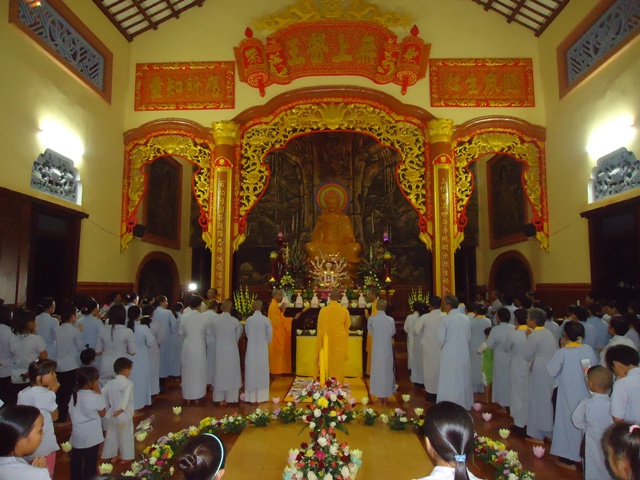Hàng ngàn ngọn nến thắp sáng đêm Tri Ân &amp; Báo Ân
