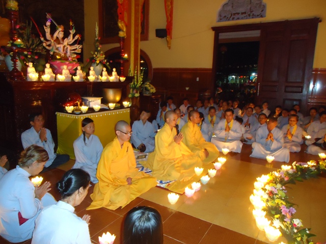 Hàng ngàn ngọn nến thắp sáng đêm Tri Ân &amp; Báo Ân
