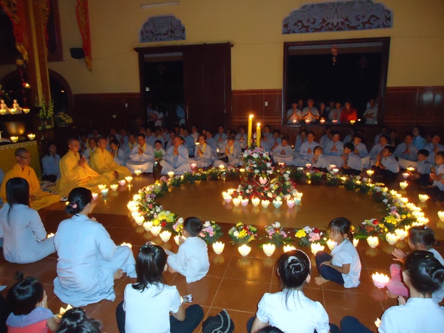 Hàng ngàn ngọn nến thắp sáng đêm Tri Ân &amp; Báo Ân