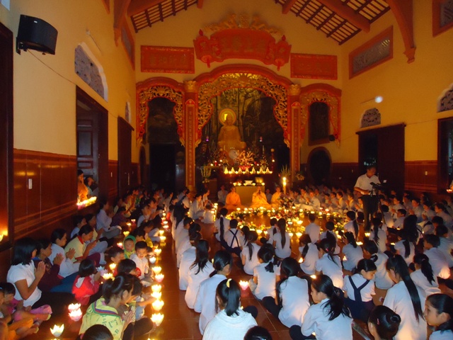 Hàng ngàn ngọn nến thắp sáng đêm Tri Ân &amp; Báo Ân