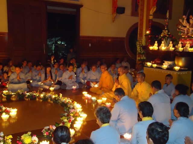 Hàng ngàn ngọn nến thắp sáng đêm Tri Ân &amp; Báo Ân