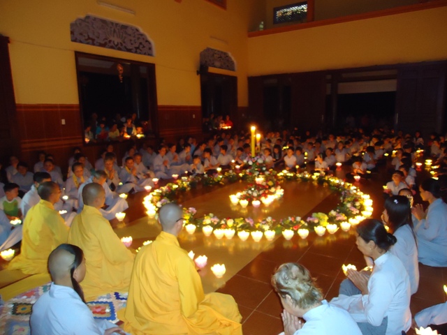 Hàng ngàn ngọn nến thắp sáng đêm Tri Ân &amp; Báo Ân