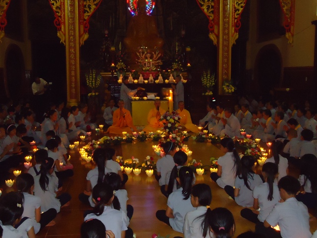 Hàng ngàn ngọn nến thắp sáng đêm Tri Ân &amp; Báo Ân