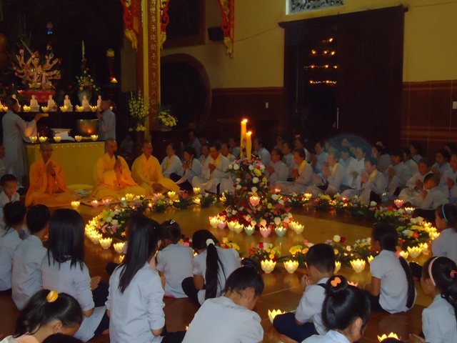 Hàng ngàn ngọn nến thắp sáng đêm Tri Ân &amp; Báo Ân