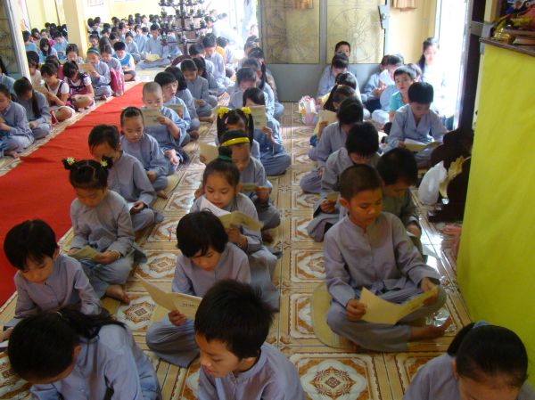 Hoằng Pháp Trẻ: Khai giảng lớp giáo lý thanh thiếu niên chùa Thiên Chánh, Q. Tân Phú