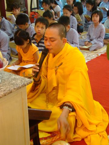 Hoằng Pháp Trẻ: Khai giảng lớp giáo lý thanh thiếu niên chùa Thiên Chánh, Q. Tân Phú