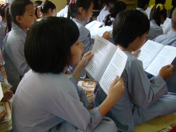 Hoằng Pháp Trẻ: Khai giảng lớp giáo lý thanh thiếu niên chùa Thiên Chánh, Q. Tân Phú