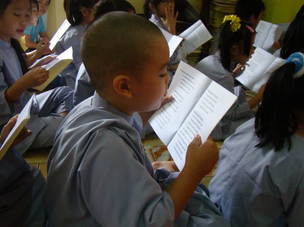 Hoằng Pháp Trẻ: Khai giảng lớp giáo lý thanh thiếu niên chùa Thiên Chánh, Q. Tân Phú
