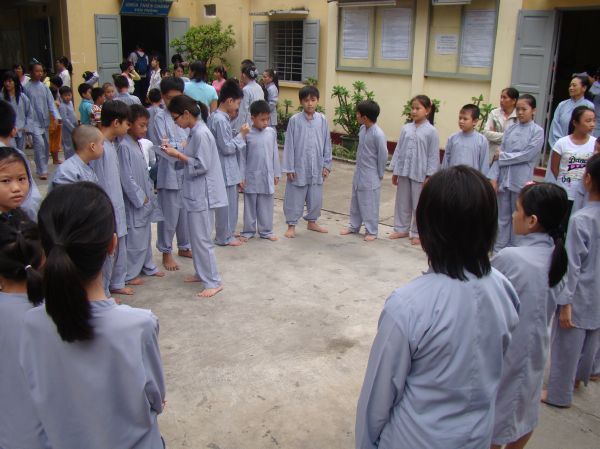 Hoằng Pháp Trẻ: Khai giảng lớp giáo lý thanh thiếu niên chùa Thiên Chánh, Q. Tân Phú