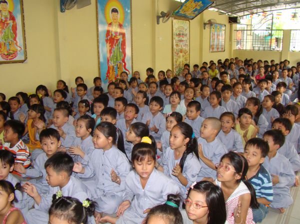Hoằng Pháp Trẻ: Khai giảng lớp giáo lý thanh thiếu niên chùa Thiên Chánh, Q. Tân Phú