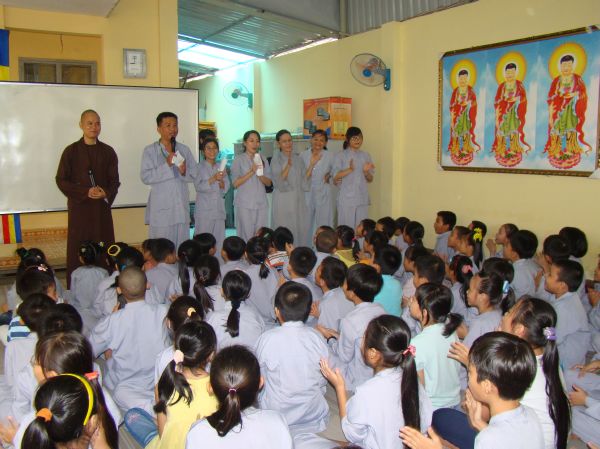 Hoằng Pháp Trẻ: Khai giảng lớp giáo lý thanh thiếu niên chùa Thiên Chánh, Q. Tân Phú