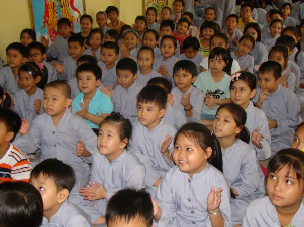 Hoằng Pháp Trẻ: Khai giảng lớp giáo lý thanh thiếu niên chùa Thiên Chánh, Q. Tân Phú