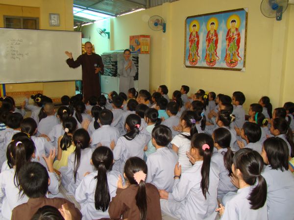 Hoằng Pháp Trẻ: Khai giảng lớp giáo lý thanh thiếu niên chùa Thiên Chánh, Q. Tân Phú