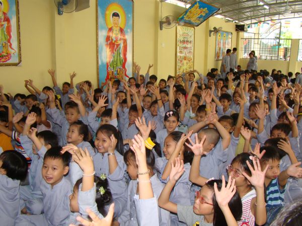 Hoằng Pháp Trẻ: Khai giảng lớp giáo lý thanh thiếu niên chùa Thiên Chánh, Q. Tân Phú