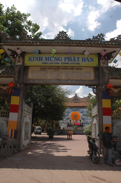 Thiền Viện Vạn Hạnh Chuẩn Bị Đại Lễ Phật Đản 2556