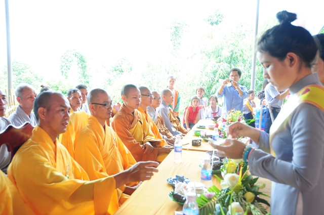 Đại lễ Báo Ân tại chùa Hoa Khai