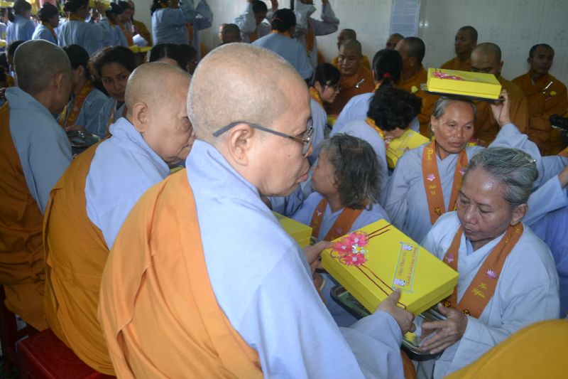 Hóc Môn: Lễ Vu Lan, Tưởng niệm ân sư và Dâng pháp y tại chùa Phước Trí