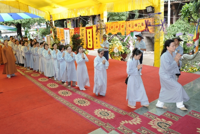Chùm ảnh: Các đoàn viếng tang lễ HT. Thích Minh Châu - Sáng 05/09/2012 - Phần 2