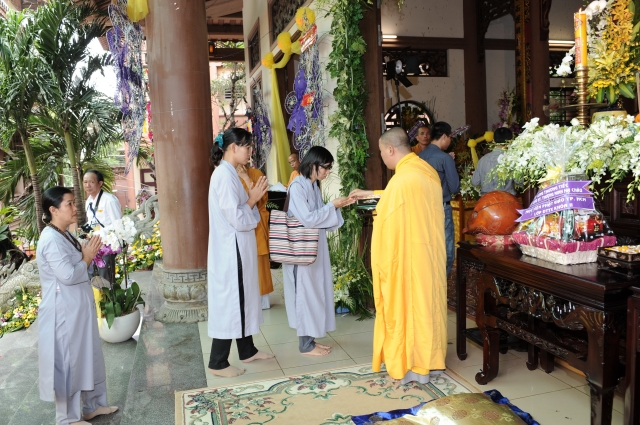 Chùm ảnh: Các đoàn viếng tang lễ HT. Thích Minh Châu - Sáng 05/09/2012 - Phần 2