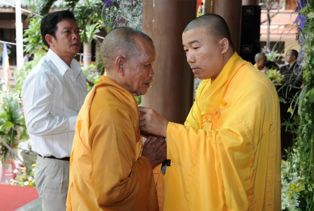 Chùm ảnh: Các đoàn viếng tang lễ HT. Thích Minh Châu - Sáng 05/09/2012 - Phần 2