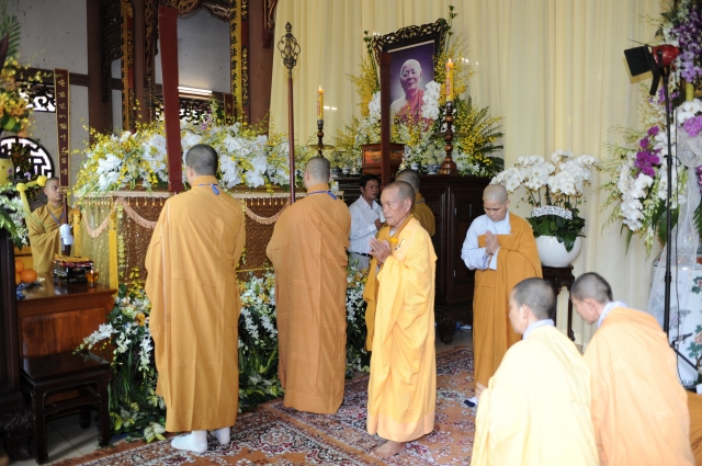 Chùm ảnh: Các đoàn viếng tang lễ HT. Thích Minh Châu - Sáng 05/09/2012 - Phần 2