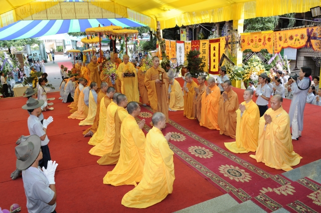 Chùm ảnh: Lễ cung tiến giác linh trưởng lão hòa thượng Thích Minh Châu ngày 05-09-2012