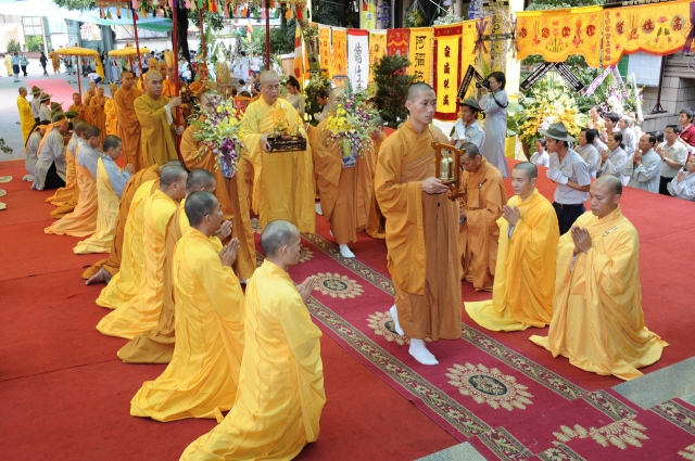 Chùm ảnh: Lễ cung tiến giác linh trưởng lão hòa thượng Thích Minh Châu ngày 05-09-2012