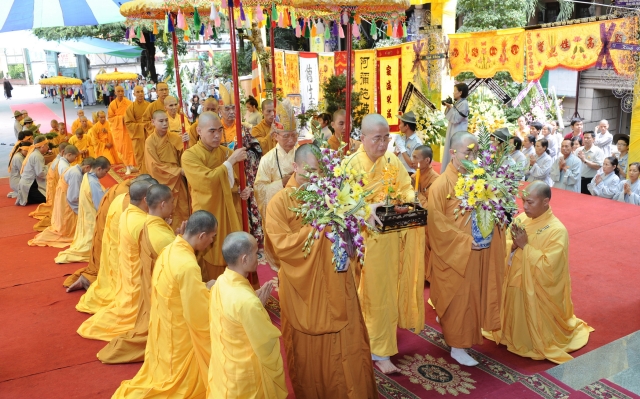 Chùm ảnh: Lễ cung tiến giác linh trưởng lão hòa thượng Thích Minh Châu ngày 05-09-2012