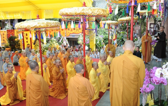 Chùm ảnh: Lễ cung tiến giác linh trưởng lão hòa thượng Thích Minh Châu ngày 05-09-2012