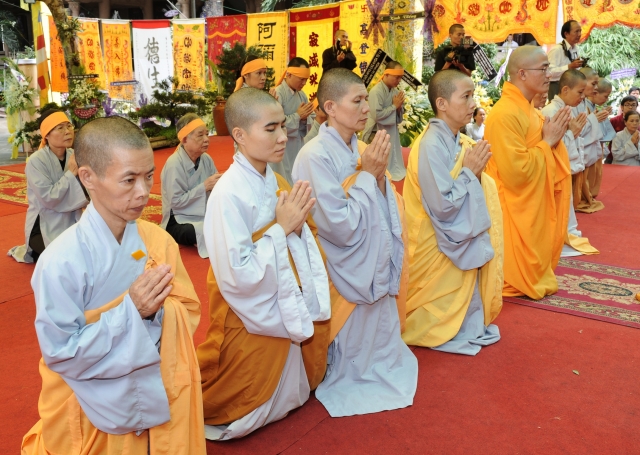 Chùm ảnh: Lễ cung tiến giác linh trưởng lão hòa thượng Thích Minh Châu ngày 05-09-2012