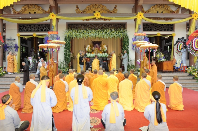 Chùm ảnh: Lễ cung tiến giác linh trưởng lão hòa thượng Thích Minh Châu ngày 05-09-2012