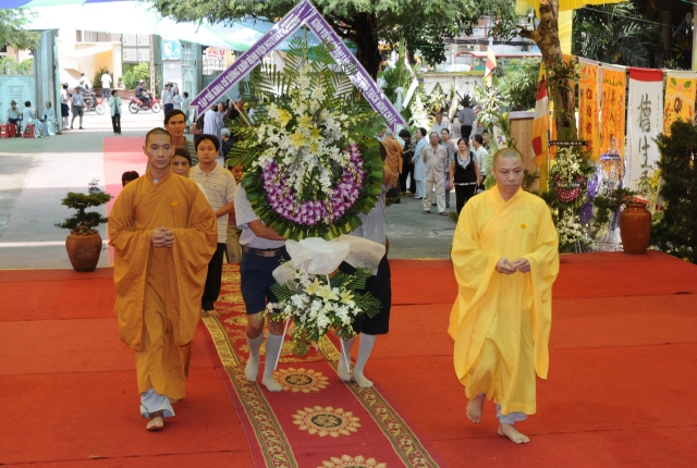 Chùm ảnh: Các đoàn viếng tang lễ HT. Thích Minh Châu - Sáng 05/09/2012 - Phần 2