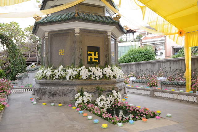 Tang lễ HT. Thích Minh Châu: Lễ Sái tịnh Bảo tháp