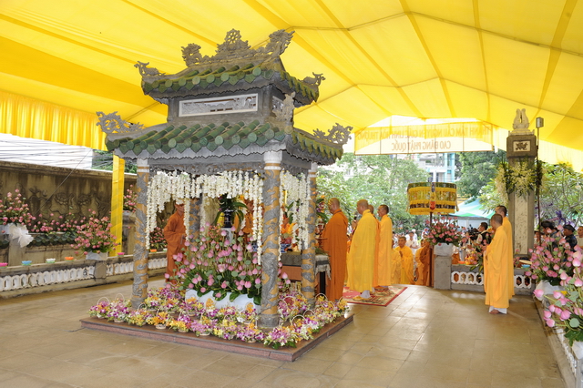 Tang lễ HT. Thích Minh Châu: Lễ Sái tịnh Bảo tháp