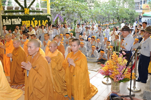 Tang lễ HT. Thích Minh Châu: Lễ Sái tịnh Bảo tháp