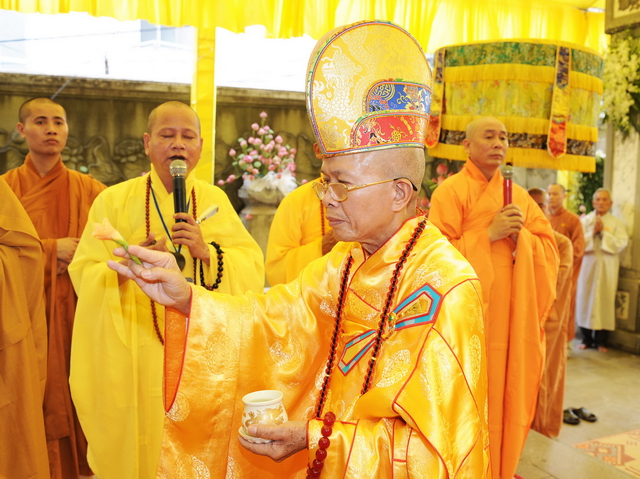 Tang lễ HT. Thích Minh Châu: Lễ Sái tịnh Bảo tháp