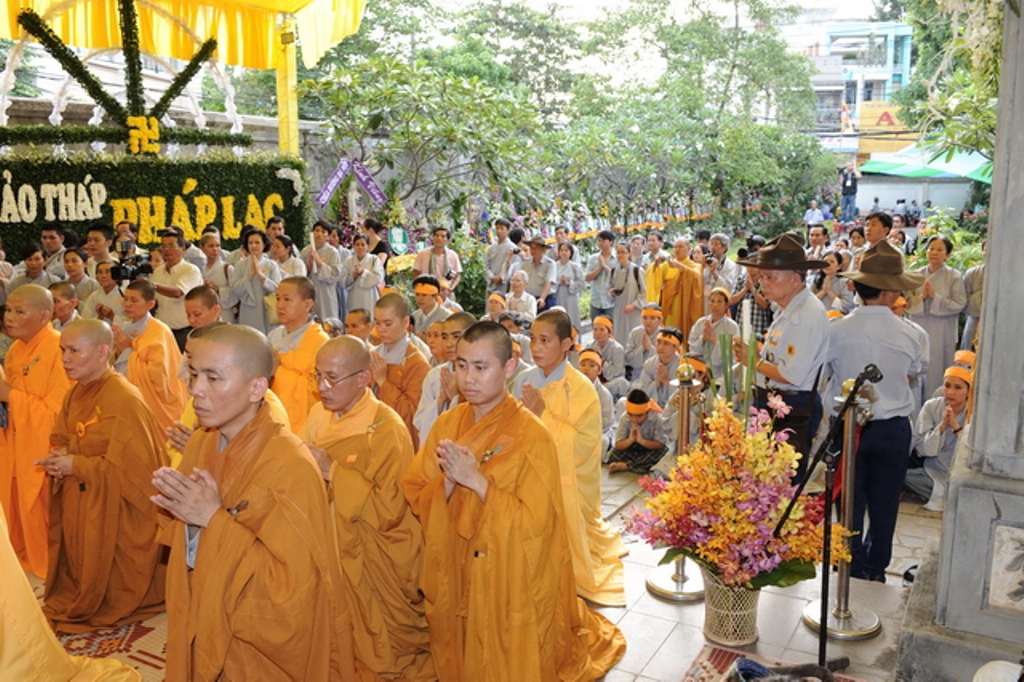 Tang lễ HT. Thích Minh Châu: Lễ Sái tịnh Bảo tháp