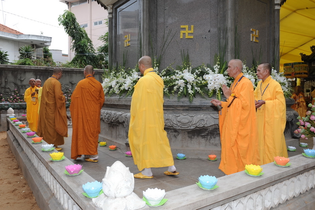 Tang lễ HT. Thích Minh Châu: Lễ Sái tịnh Bảo tháp